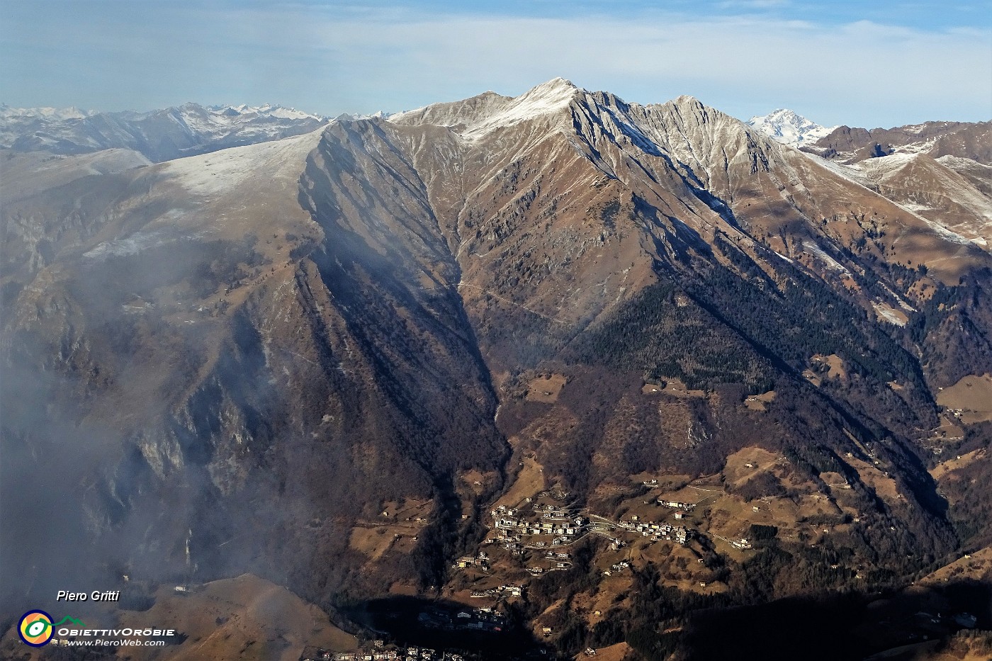 76 Zoom su Zorzone e la sua Cima Menna.JPG